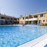 With Swimming Pool דירה