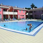 With Swimming Pool Apartment *